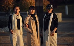 用电动玩具玩自己